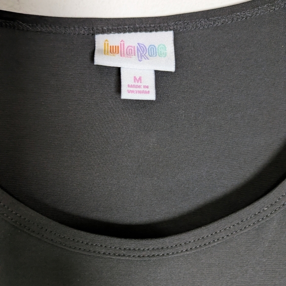 LuLaRoe Classic Perfect Tee Black Size M Oversized Baggy Like New! - Picture 2 of 5